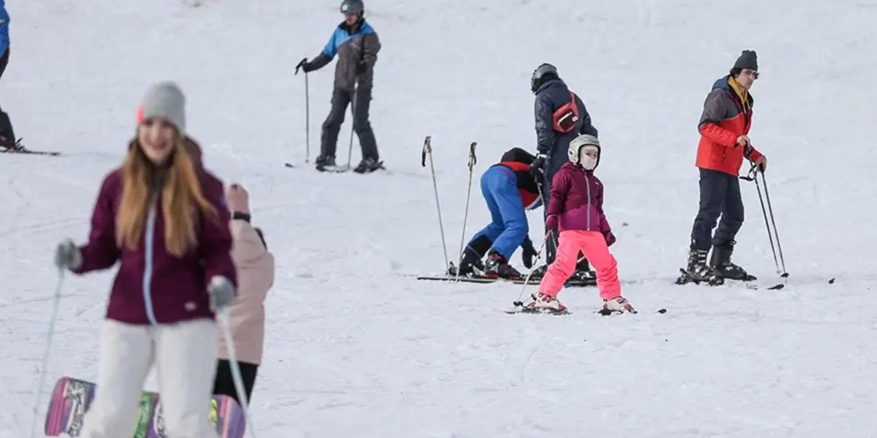 Uludağ’da kayak fiyatları dudak uçuklattı: Ders saati 4 bin TL