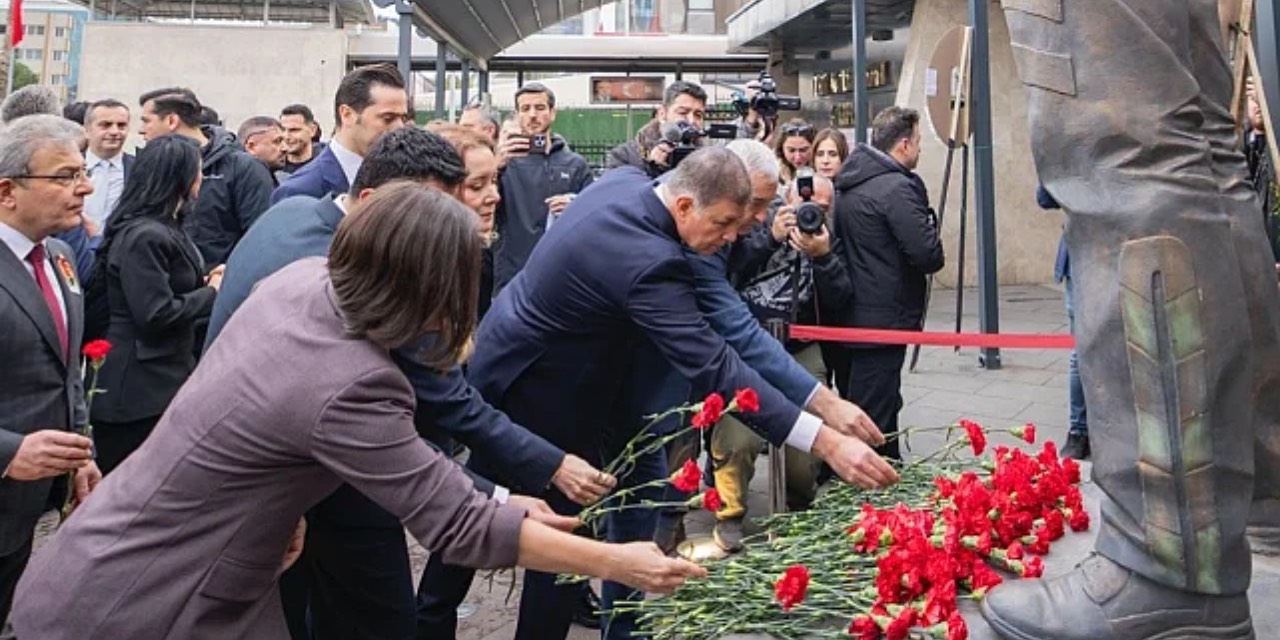 İzmir’de Fethi Sekin ve Musa Can ölüm yıldönümlerinde anıldı