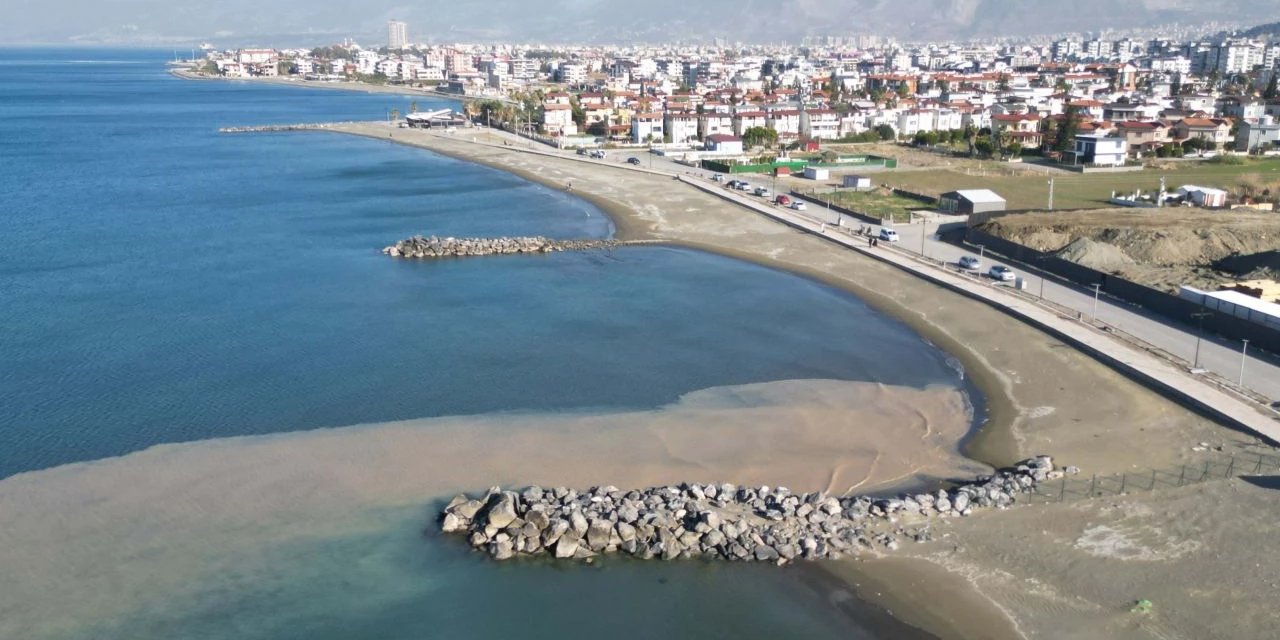 Hatay’da deniz 10 metre çekildi! Arsuz sahilinde tedirgin eden görüntüler
