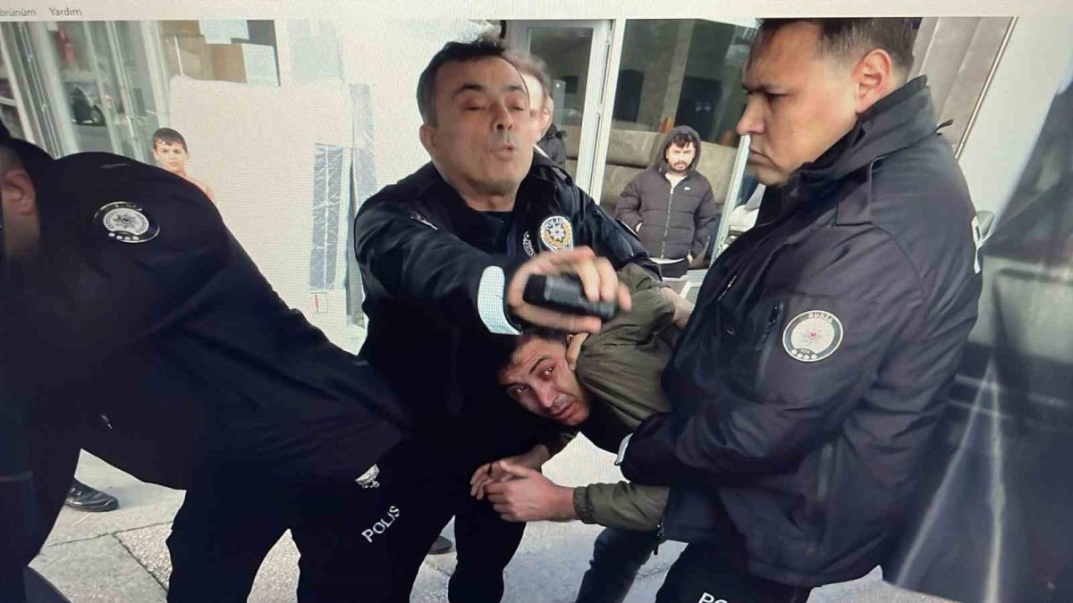 Bursa Büyükşehir Belediye Başkanı'na saldırı girişimi