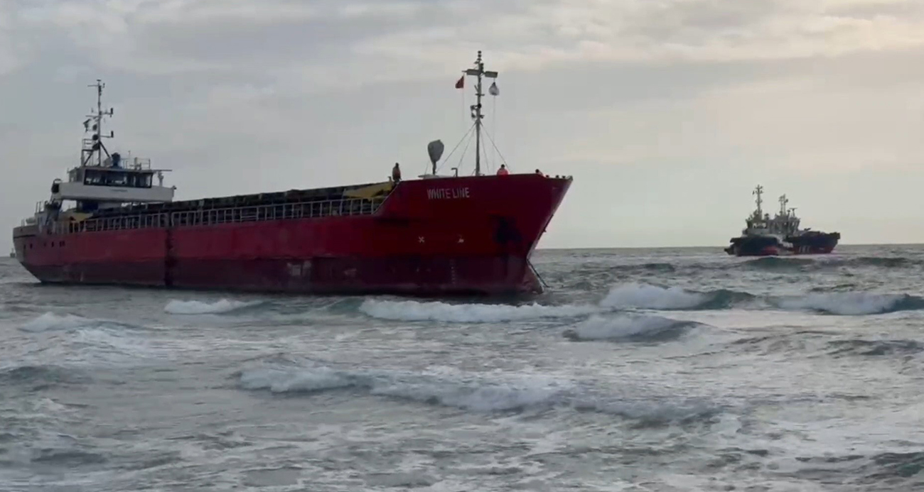 Tekirdağ'da karaya oturan gemi kurtarıldı