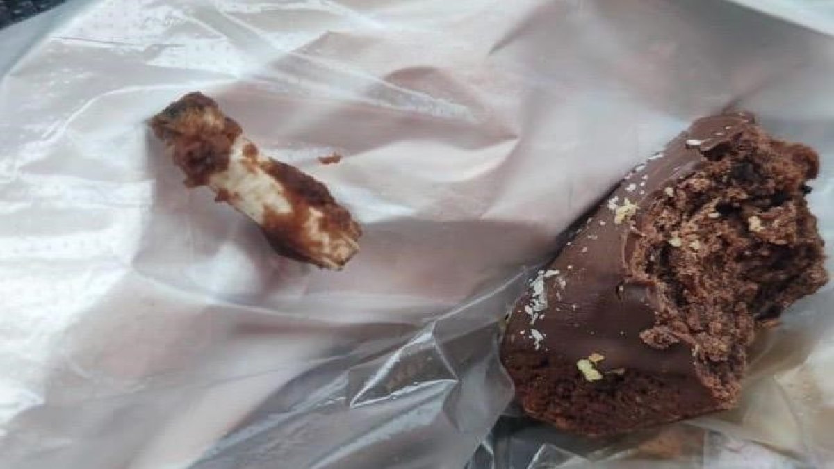 Isırdığı an şoku yaşadı: Kurabiyeden izmarit çıktı