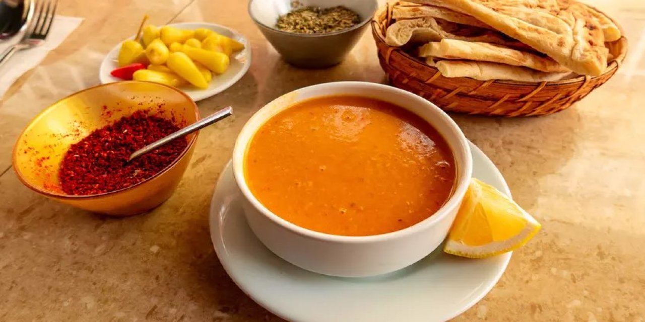 Sofraların değişmeyen klasiği: Mercimek çorbası nasıl yapılır? İşte püf noktalarıyla tam kıvamında tarif