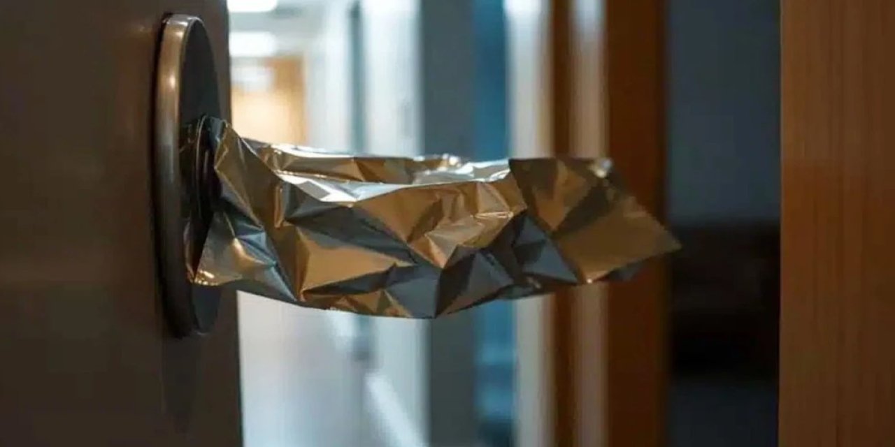 Kapı kollarına alüminyum folyo sarmak ne işe yarıyor? Evlerde yeni güvenlik alışkanlığı