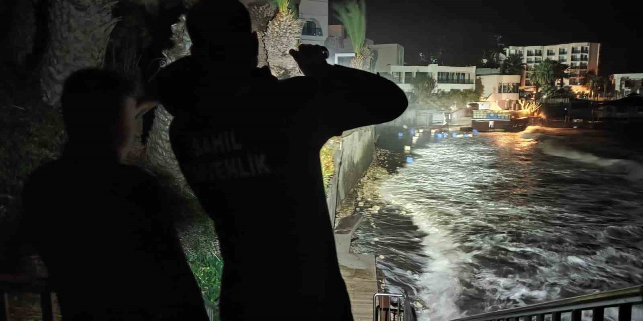 Kuşadası'nda fırtına işçileri denize düşürdü: 1 ölü 2 yaralı