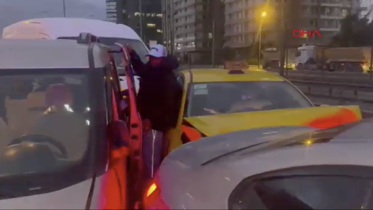 Yenibosna'da zincirleme kaza: 6 araç birbirine girdi