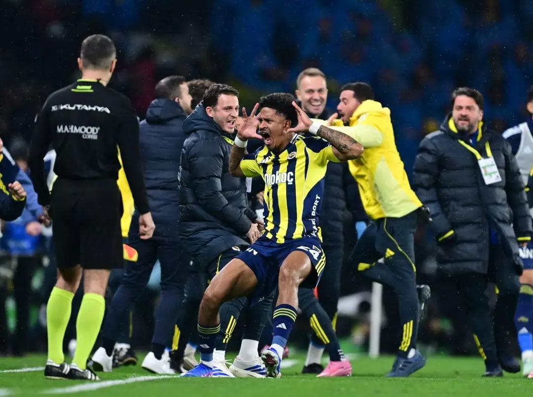 Galatasaray- Fenerbahçe derbisinde ortalık karıştı! Icardi göndermesi tansiyonu yükseltti