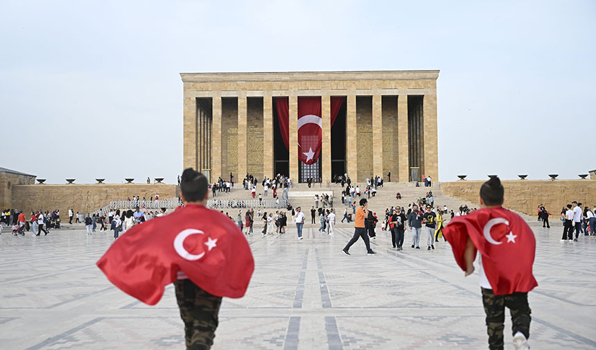 23 Nisan'da Anıtkabir'i kaç kişi ziyaret etti?