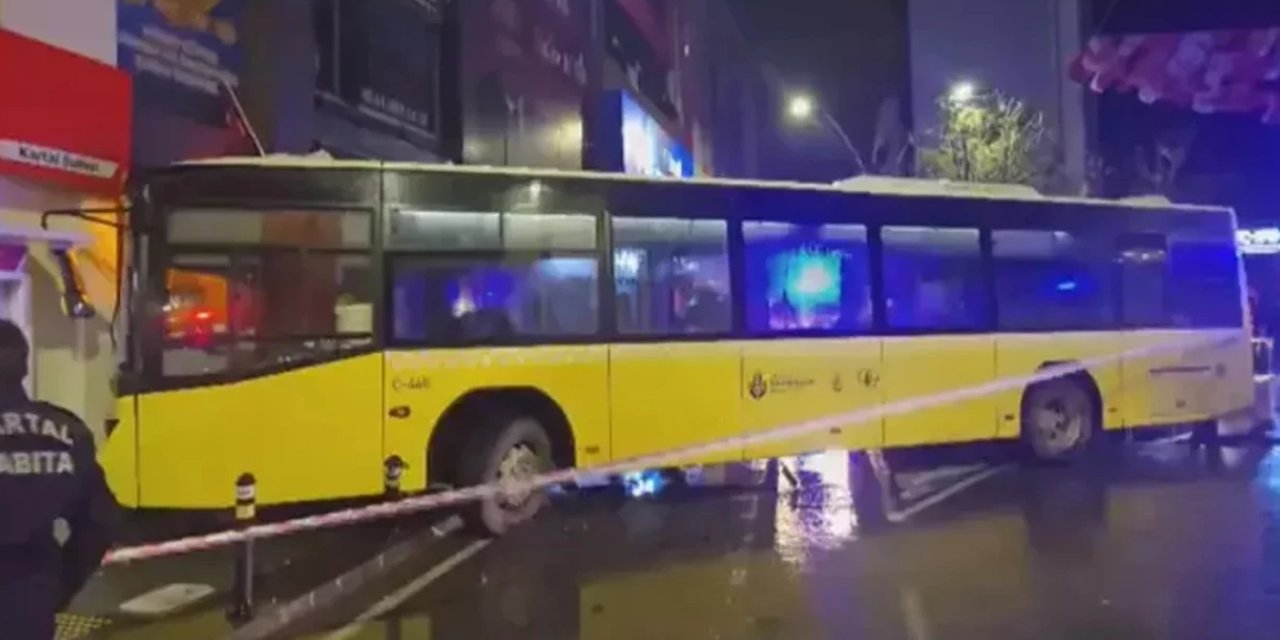 İstanbul'da İETT otobüsü binaya çarptı! Yaralılar var