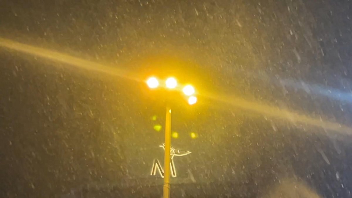 İstanbul’da kar yağışı başladı: Bazı yerler beyaz örtüye büründü