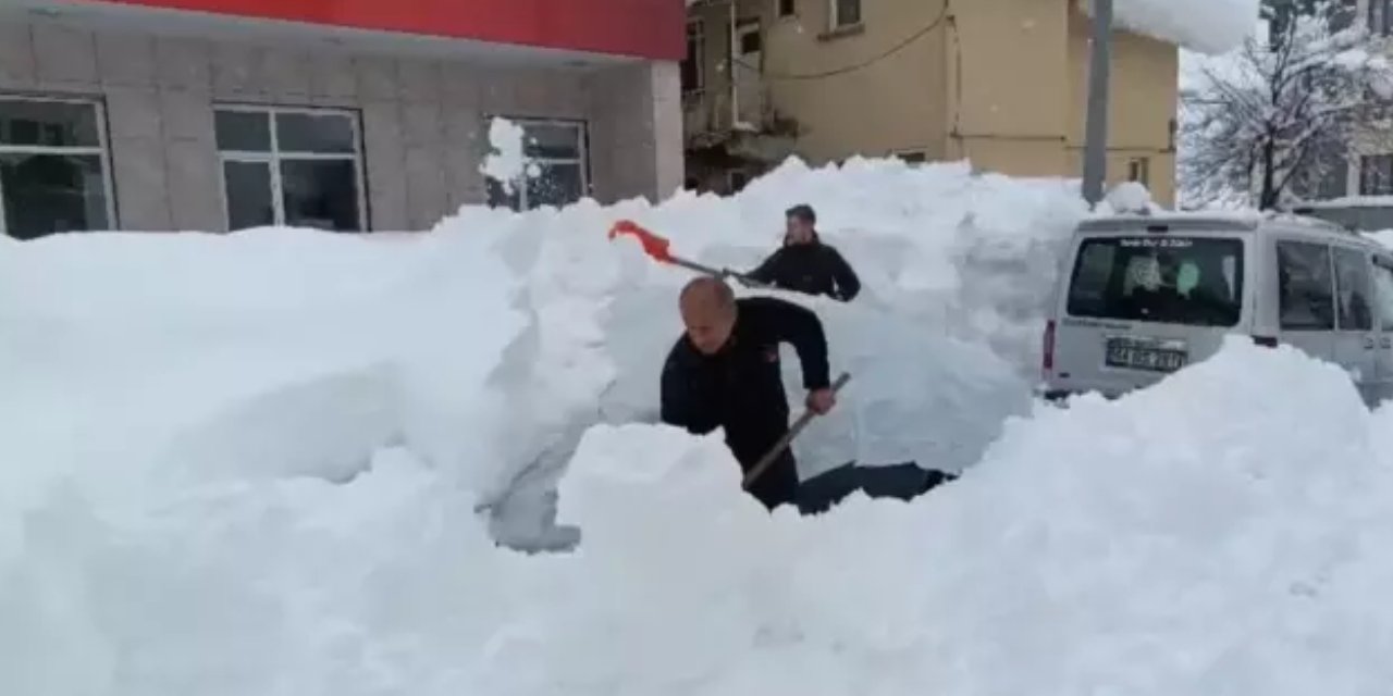 Tunceli’de kar kabusu: Kalınlık 1,5 metreyi buldu
