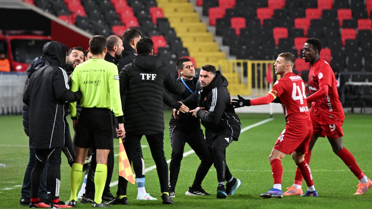 Burak Yılmaz hakemin üzerine yürüdü