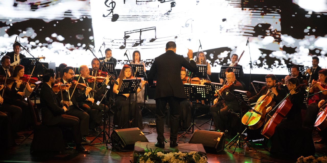 Mersin Büyükşehir Belediyesi Kent Orkestrası yeni yılın ilk konserini verdi