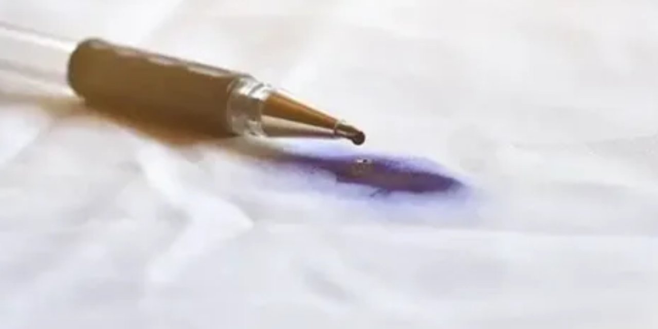Beyaz masa üzerinde oluşan tükenmez kalem izleri nasıl çıkar?