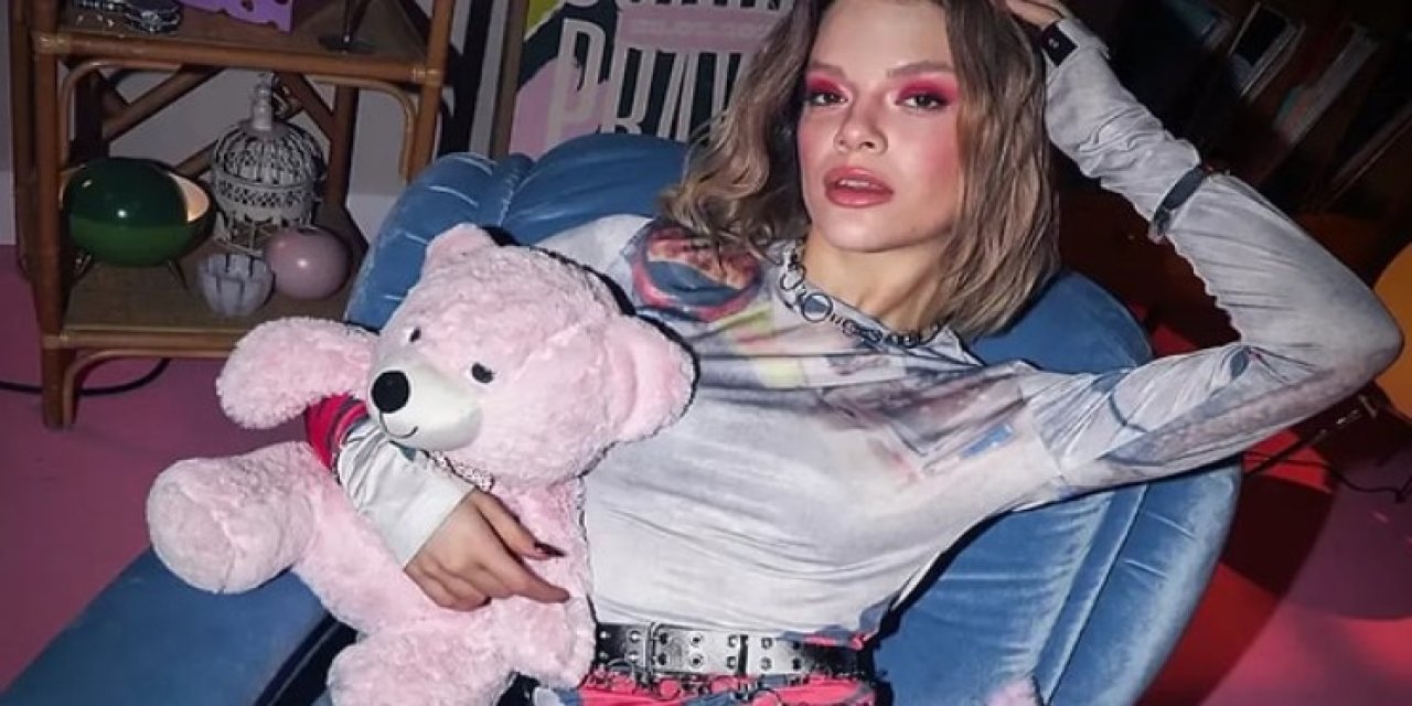 Manifest üyesi Esin Bahat imajını değiştirdi! Yeni tarzı beğeni topladı