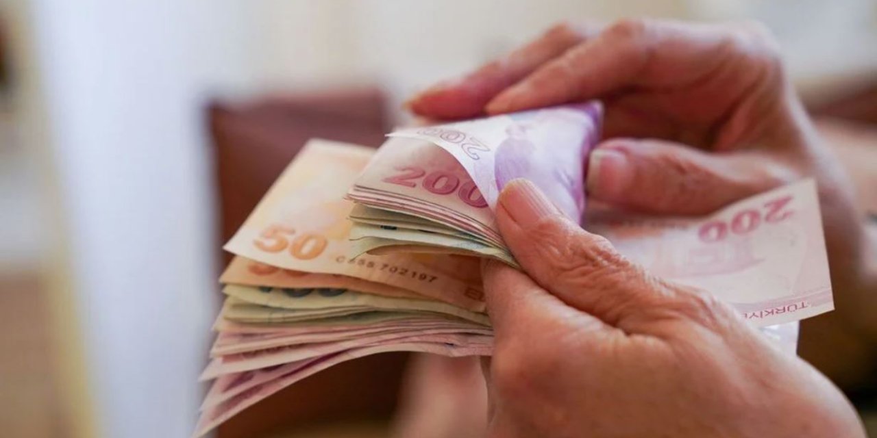 Emeklilerin gözü bu rakamda: Bayram ikramiyesi için formüller netleşti