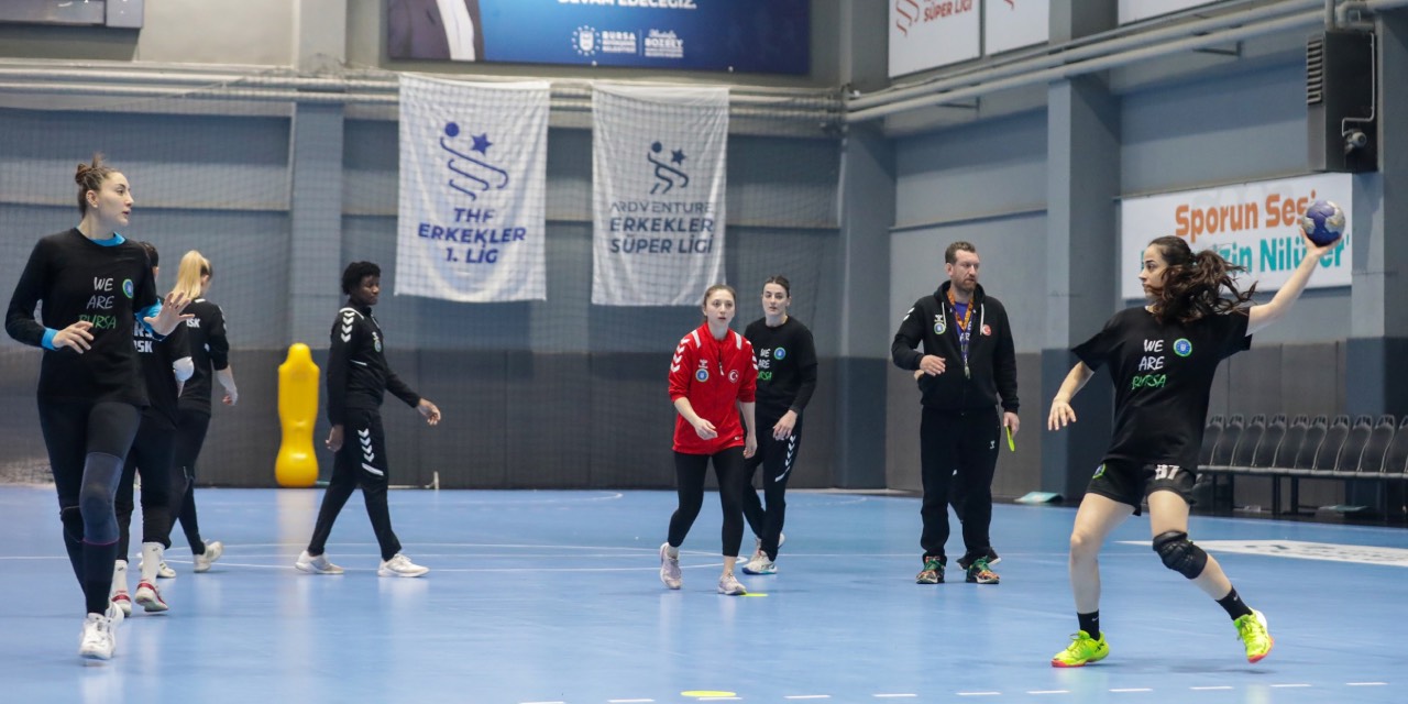 Bursa Büyükşehir Belediyespor Kadın Hentbol Takımı Avrupa ve ligde yoluna devam ediyor