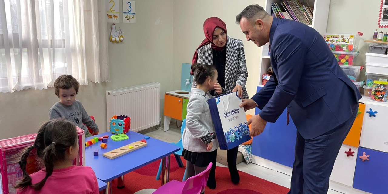 Bursa’da öğrenciler karnelerini alarak yarıyıl tatiline başladı