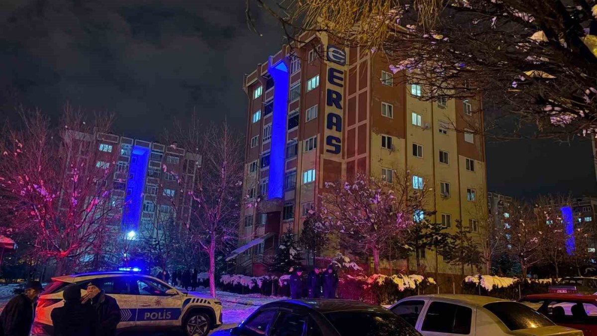 Karnesinde zayıfı olan lise öğrencisi intihar etti