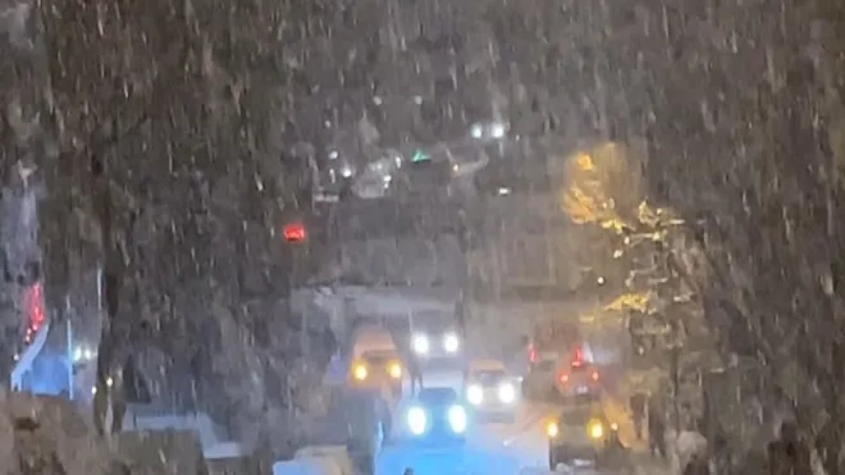 Kar yağışı trafiği kilitledi: İstanbul’da yoğunluk yüzde 81