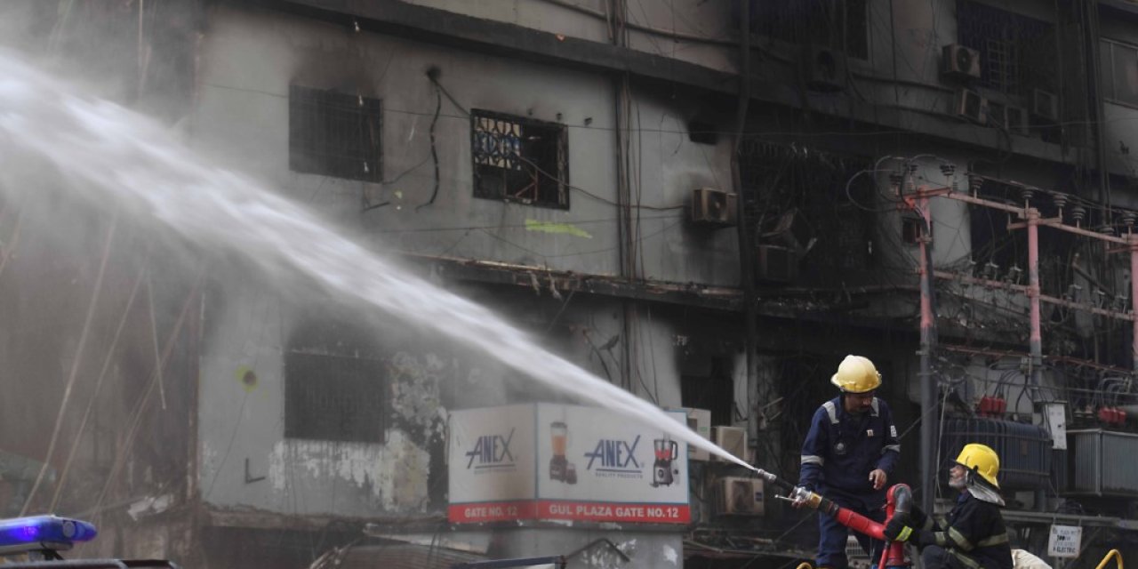 Pakistan’daki AVM yangınında bilanço ağırlaşıyor: Ölü sayısı 14, 70’ten fazla kayıp
