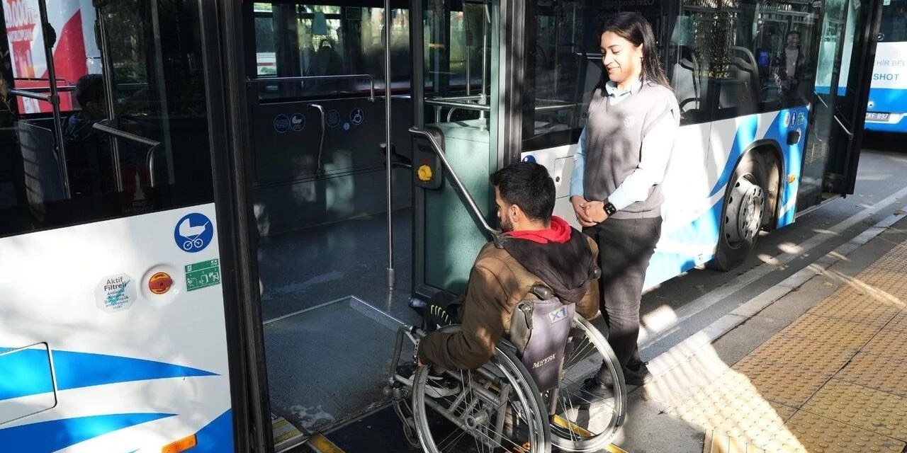 İzmir’in “Duraktayım” uygulaması engellilerin kent içi ulaşımını kolaylaştırıyor