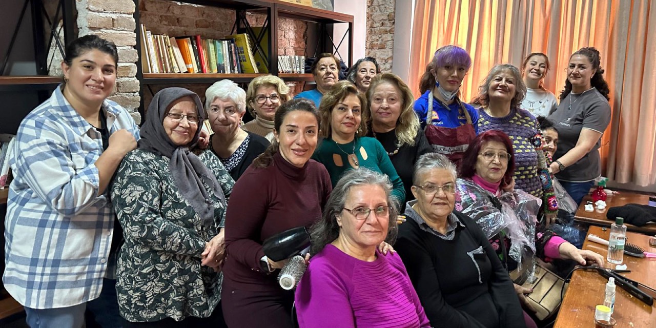 Antalya Muratpaşa Belediyesi Yaşlı Evleri’nde kişisel bakım etkinliği