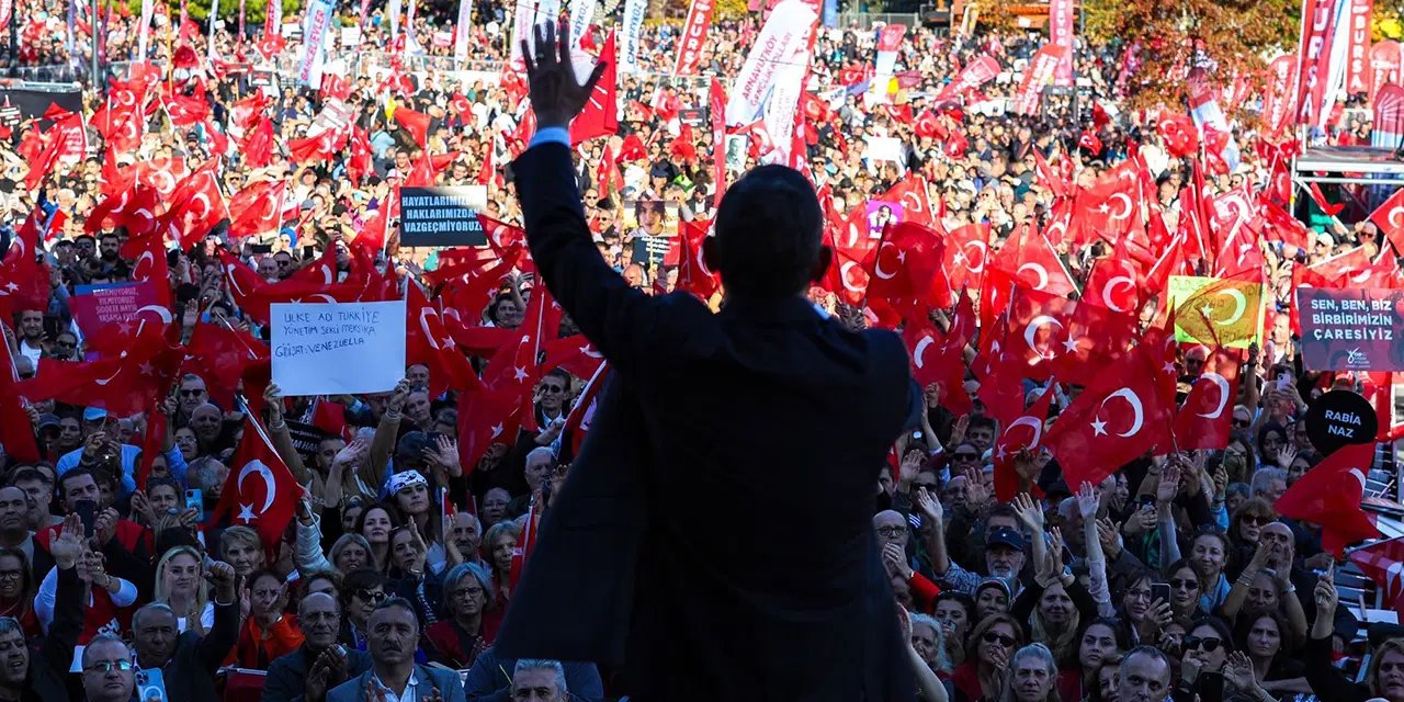 CHP'nin yeni miting yerini ve tarihini Özgür Çelik açıkladı