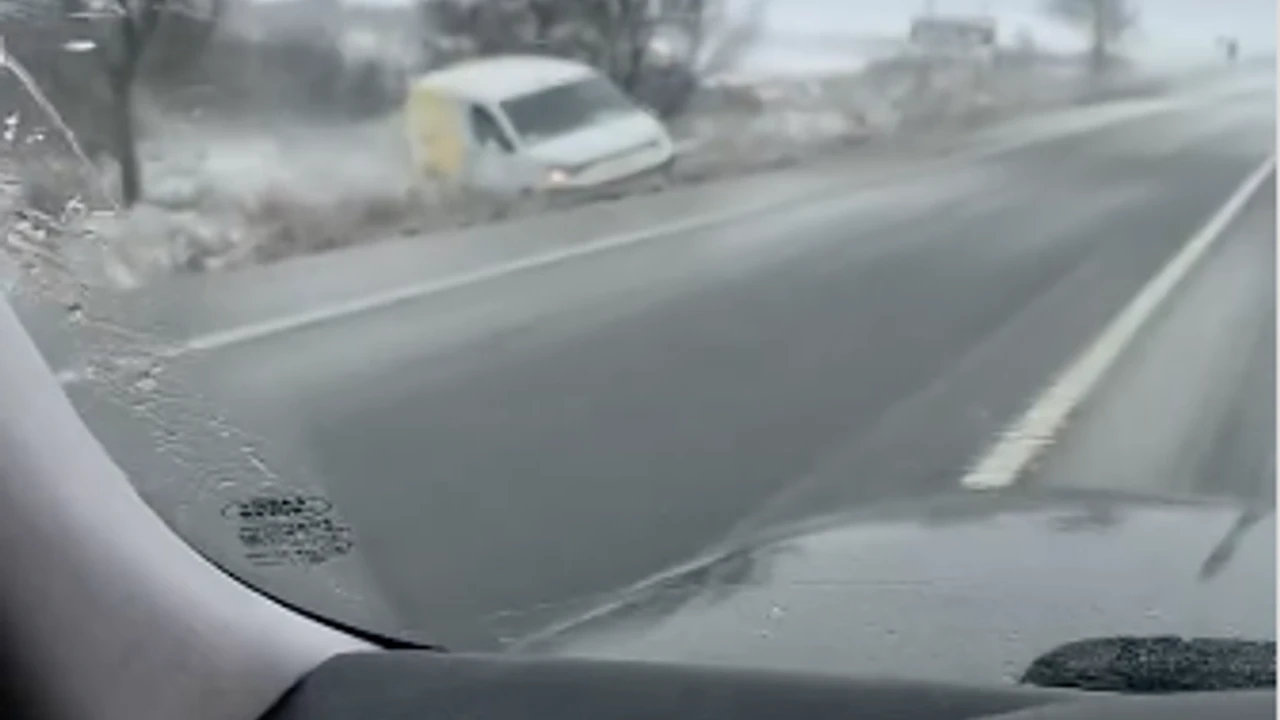 İstanbul'da PTT aracı kaza yaptı