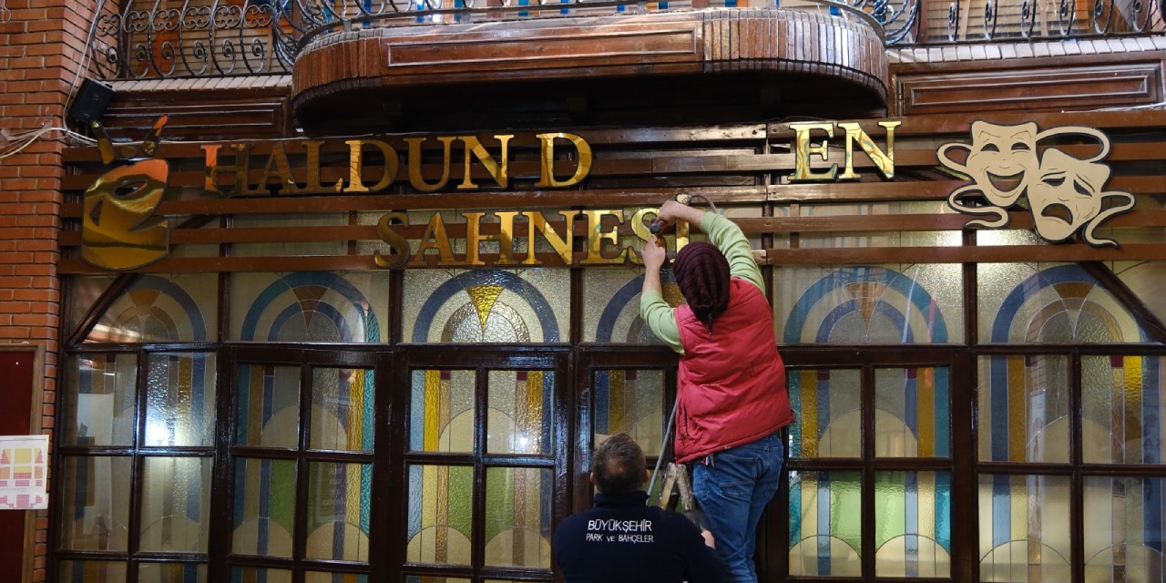 Eskişehir Haller Gençlik Merkezi Tepebaşı Sahnesi’nin adı “Haldun Dormen Sahnesi” oldu