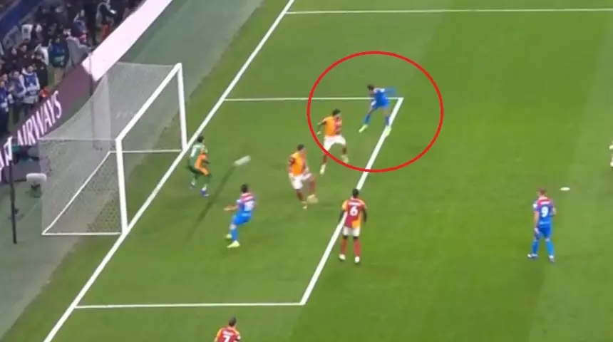 Galatasaray’a ilk dakikalarda şok! Golü atan futbolcu gündeme düştü