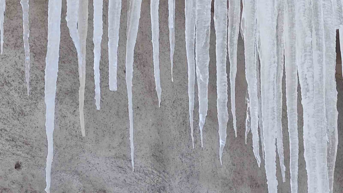 Her yer buz tuttu: Burası Sibirya değil, eksi 30,9 dereceyi gördü