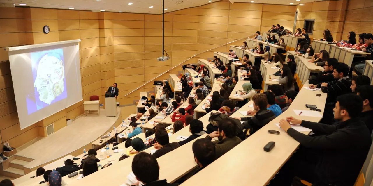 Türkiye'nin en iyi üniversiteleri belli oldu: Zirvedeki üniversitede sıralamayı bozmadı