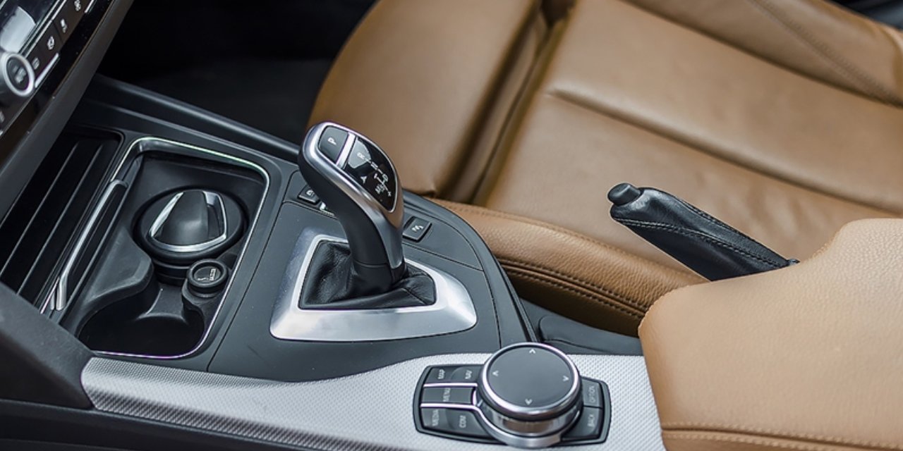 Otomatik vitesli araç kullanırken dikkat! Bu hatalar aracınızı 10 yıl yaşlandırıyor