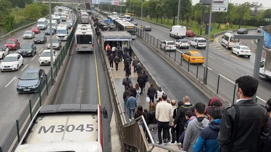 Haftanın ilk iş günü İstanbul'un trafik yoğunluğu başladı!