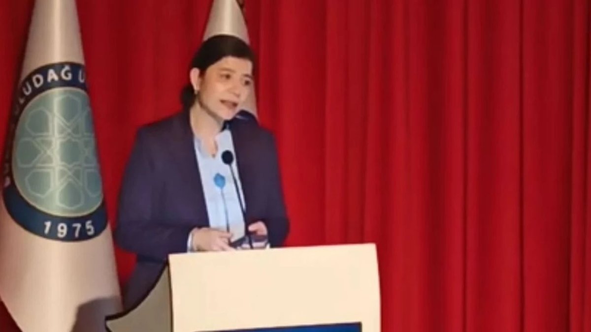 Üniversitede “sahte profesör” iddiası: Kongrede bilim dışı kenevir anlatımı tepki çekti