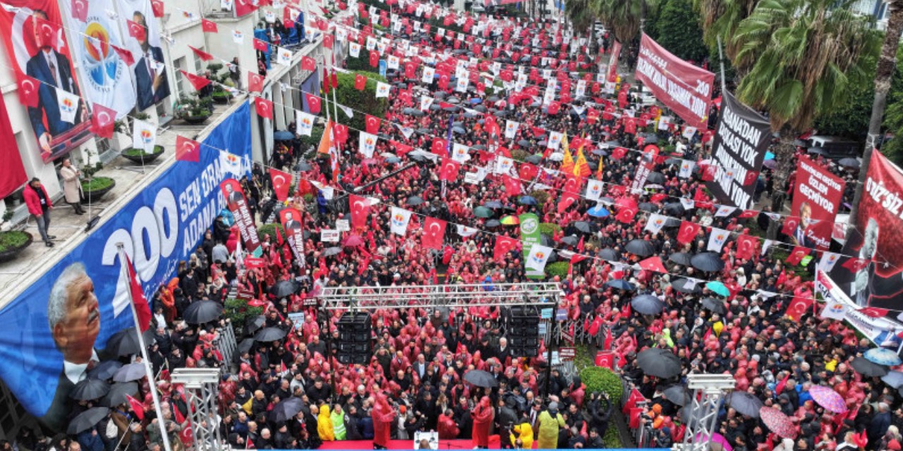 Adana’da binlerce kişi Zeydan Karalar’a destek için toplandı