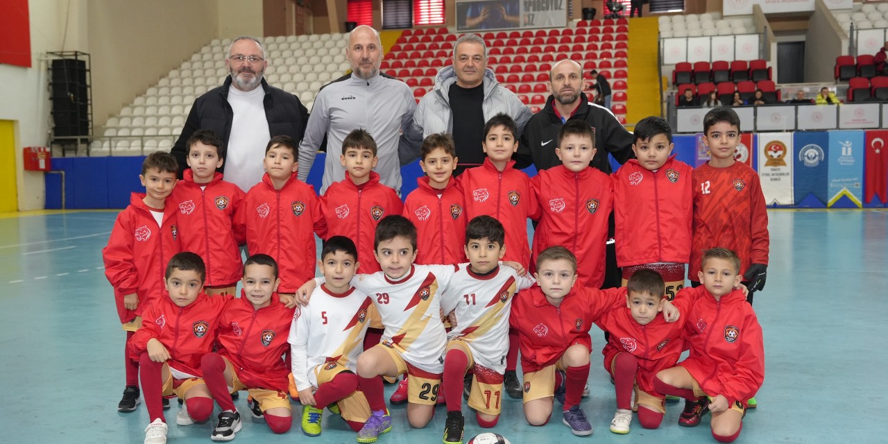 9'uncu geleneksel 'Mini Minikler Futsal Şenliği' Eskişehir’de başladı