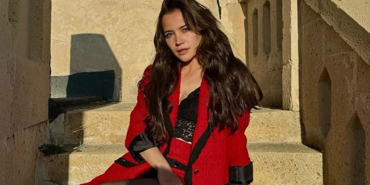 Yağmur Yüksel piyano başında mest etti