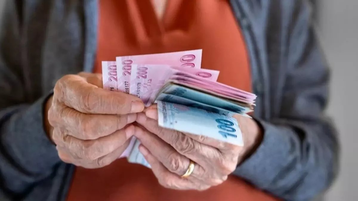 Emeklilere maaş tutarında bayram ikramiyesi iddiası
