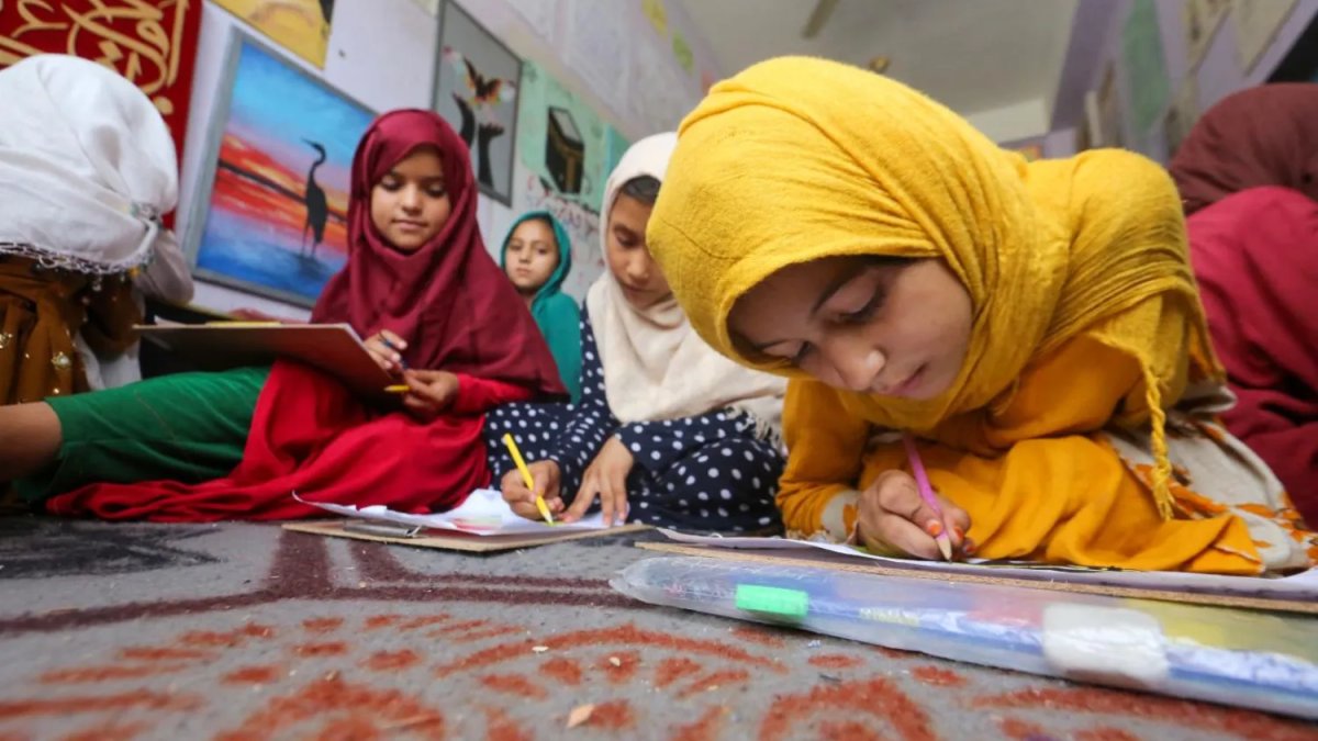 Afganistan’da yeni ceza rejimi: Kölelik yasalaştı, kız çocuklarına eğitim yasaklandı