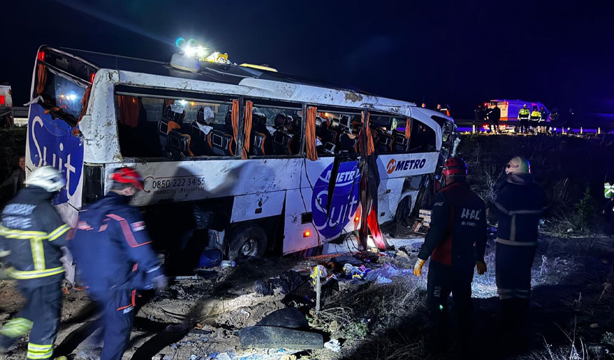 Aksaray'da yolcu otobüsü şarampole devrildi: 2 kişi hayatını kaybetti, 34 kişi yaralandı