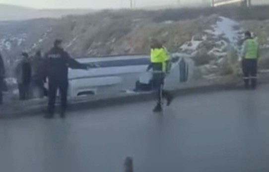 Gizli buzlanma kaza getirdi: 10 yaralı