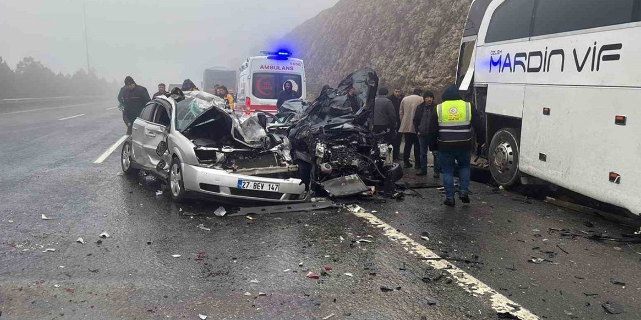 Gaziantep’te feci kaza: Sisten yol kapandı! Otoyol kapandı, ölü ve yaralılar var