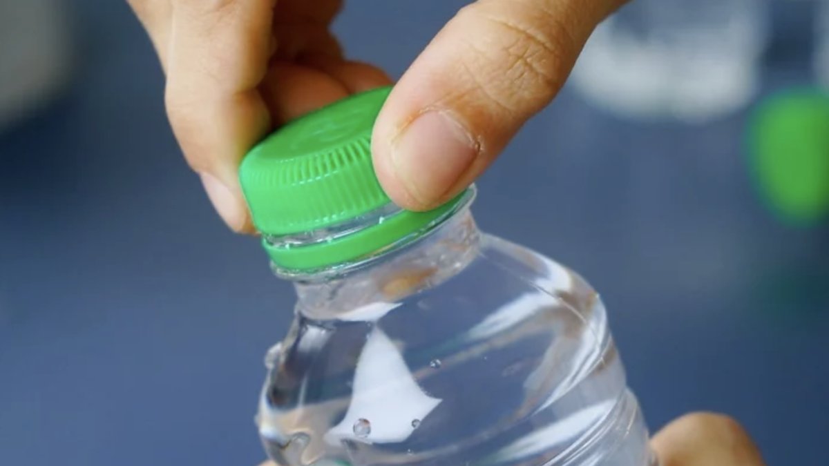 Yılın en sıra dışı şikayetleri belli oldu: Pet şişe kapağını açamadı, fabrikanın kapatılmasını istedi