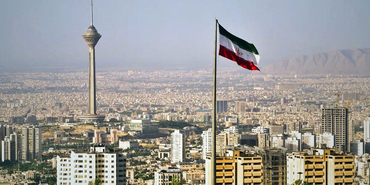 Tahran’dan ABD’ye savaş resti: Elimiz tetikte, İsrail yanar