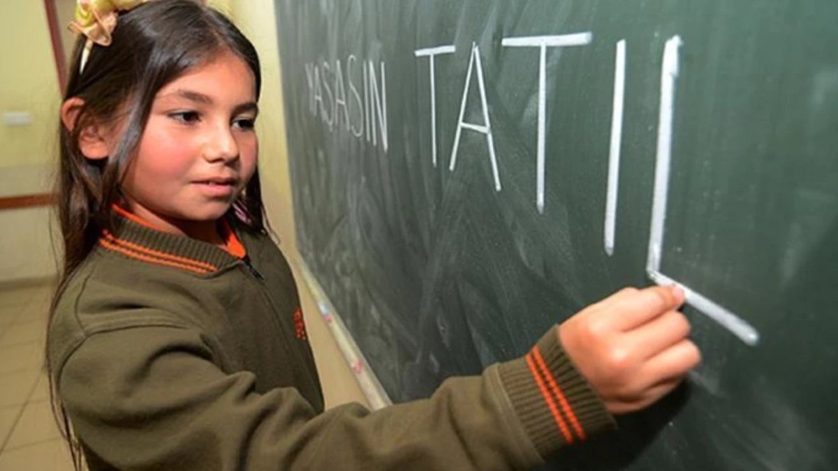 İkinci ara tatil bayramla birleşiyor: Okullarda takvim netleşti