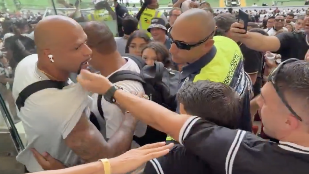 Galatasaray'ın eski futbolcusu Felipe Melo’ya saldırı