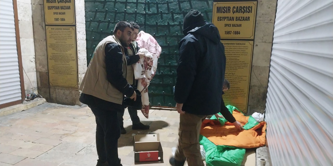 İHH’dan sokakta kalan vatandaşlara kışlık yardım