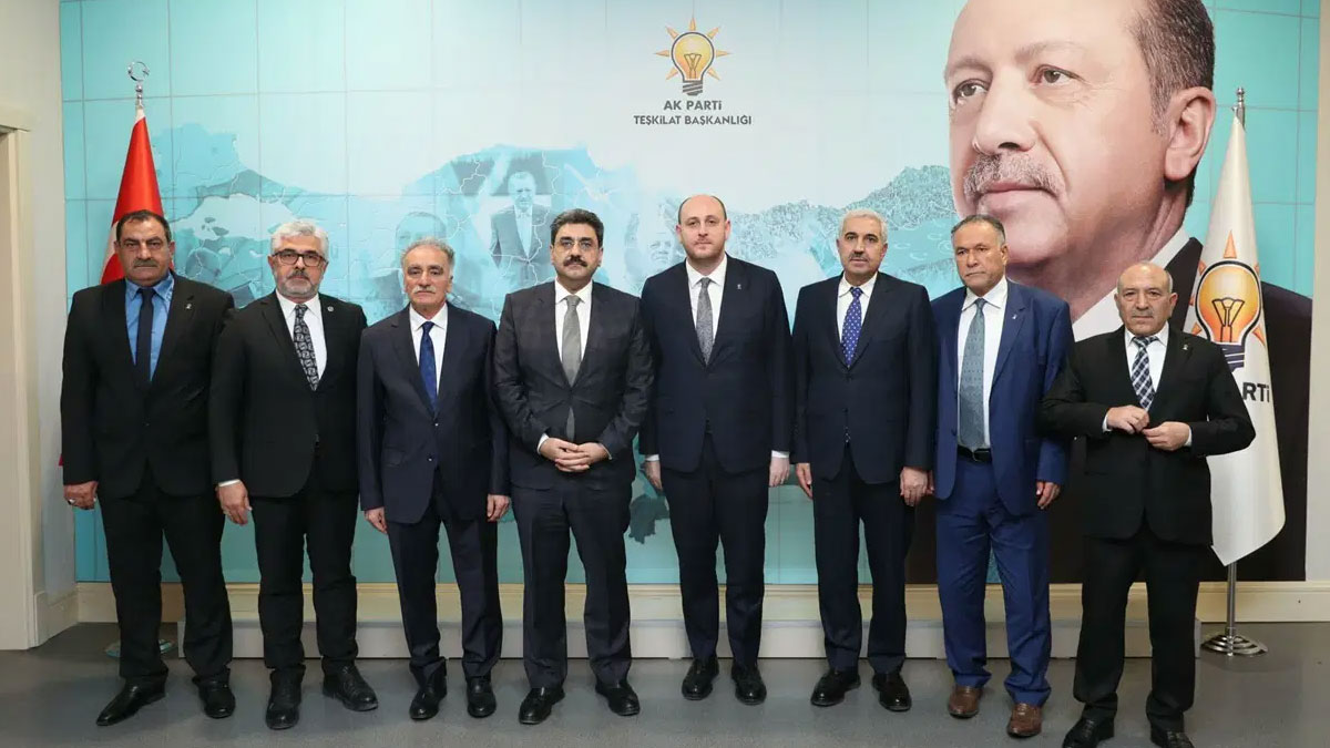 AK Parti 2 ilçe başkanını görevden aldı